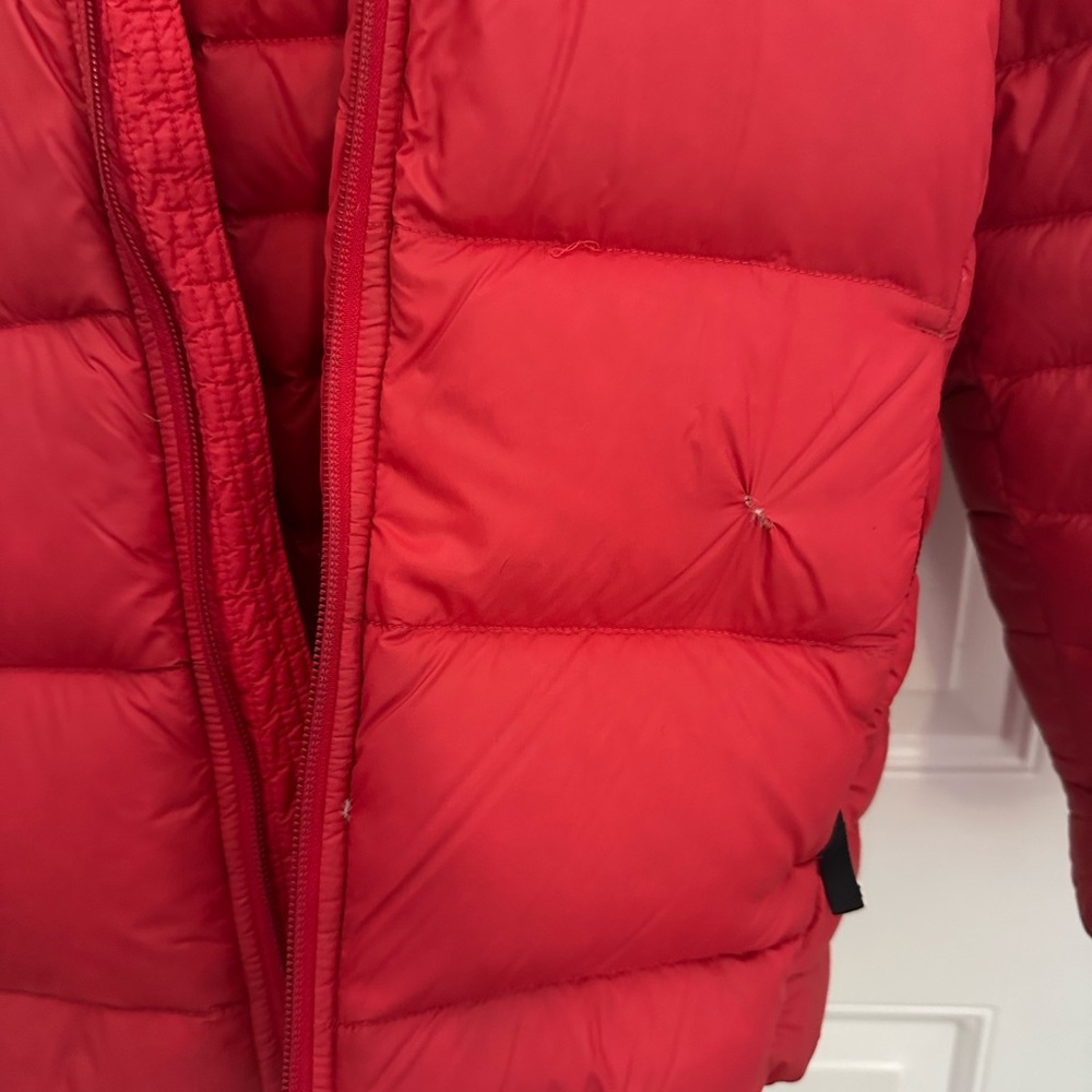 The North Face Red Puffer Jacket kids size M - Picture 12 of 12